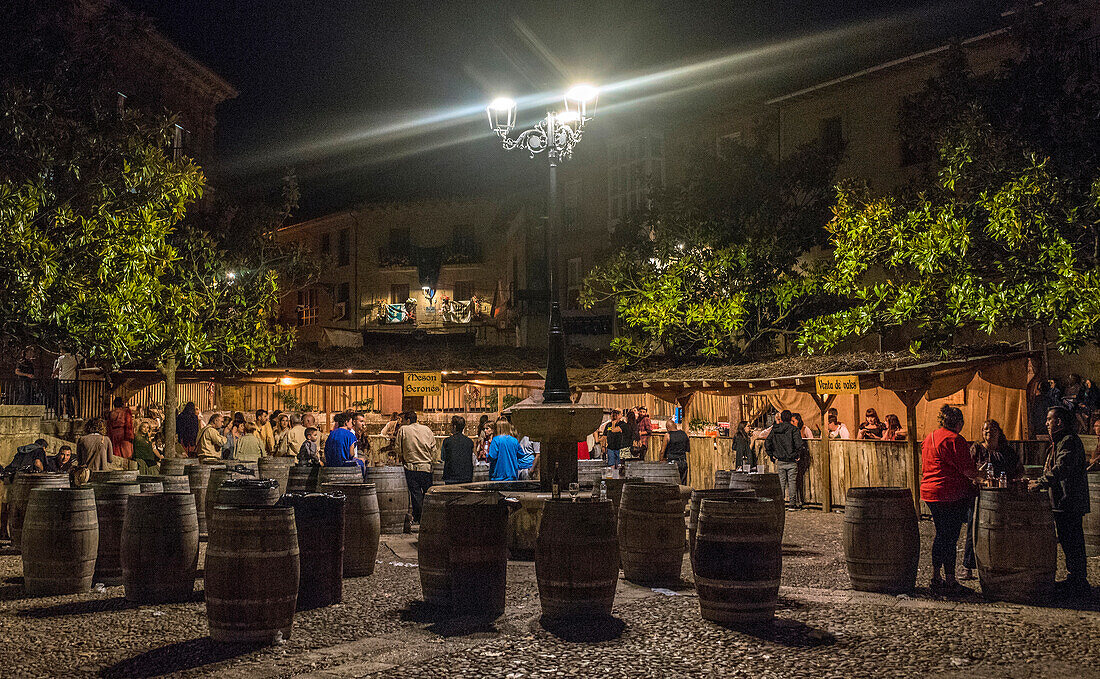 Spanien,Rioja,Mittelalterliche Tage von Briones (als Fest von nationalem touristischem Interesse deklariert),Bar unter freiem Himmel