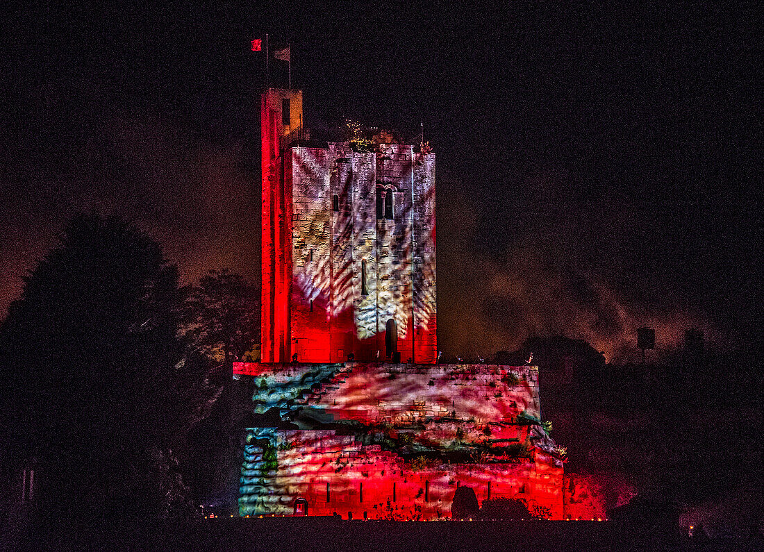 Frankreich,Gironde,Saint Emilion,Feierlichkeiten zum 20. Jahrestag der Eintragung in die UNESCO-Welterbeliste,Pyrotechnik-Show über dem Tour du Roy