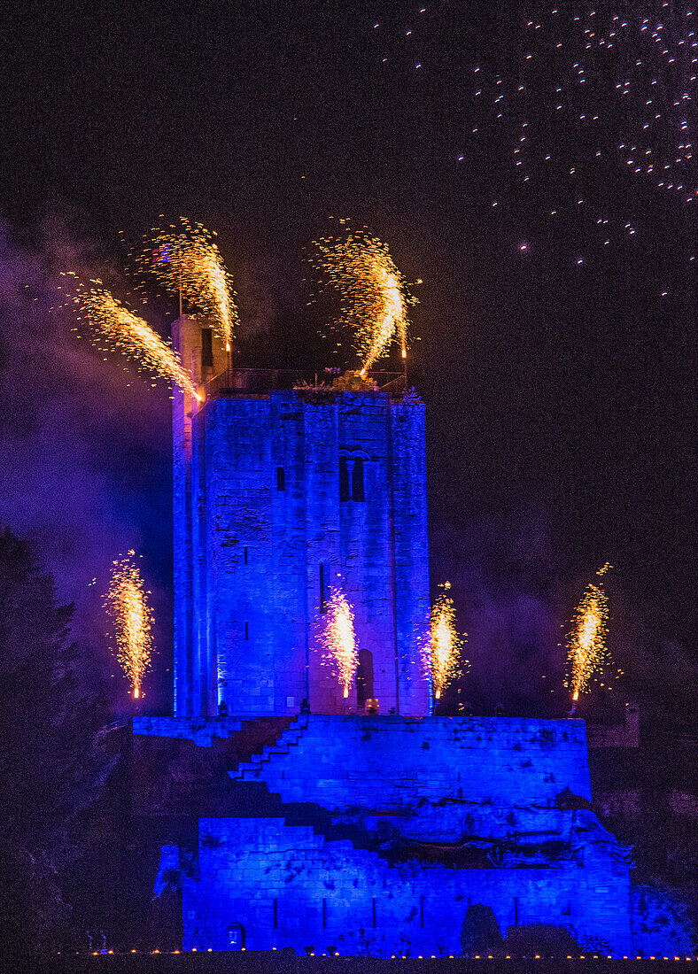 Frankreich,Gironde,Saint Emilion,Feierlichkeiten zum 20. Jahrestag der Eintragung in die UNESCO-Welterbeliste,Pyrotechnik-Show über dem Tour du Roy