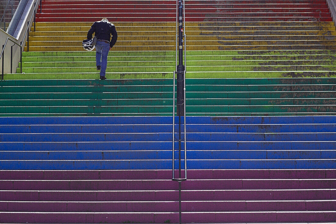 Frankreich,Nantes,44,rue Beaurepaire,Treppe mit den Farben der Regenbogenflagge, dem Symbol der LGBT-Bewegung.