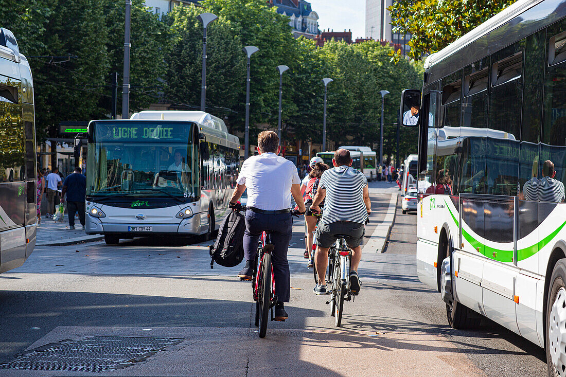 France,Nantes,44,Cours des 50 Otages,bicycle traffic,June 2021.