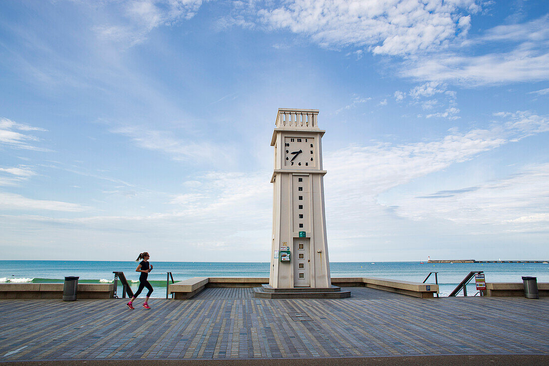 France,Les Sables d'Olonne,85,le Remblai,jogger passing near the Pendulum,May 2021. arch: Maurice Durand.