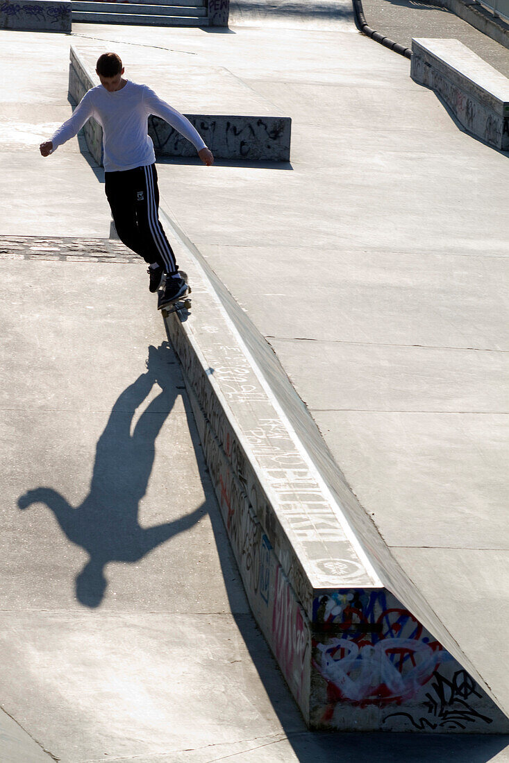 France,Nantes,44, boulevard Gaston Doumergue,skate.