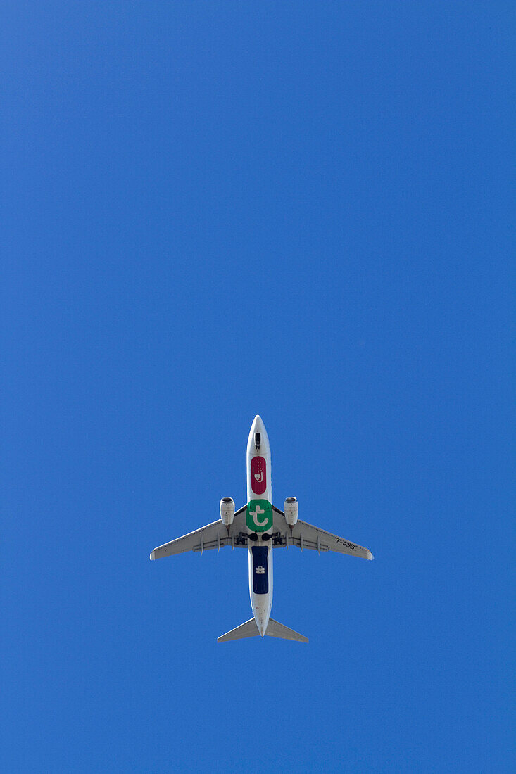 France,Nantes,44,Dutch airline company,blue sky