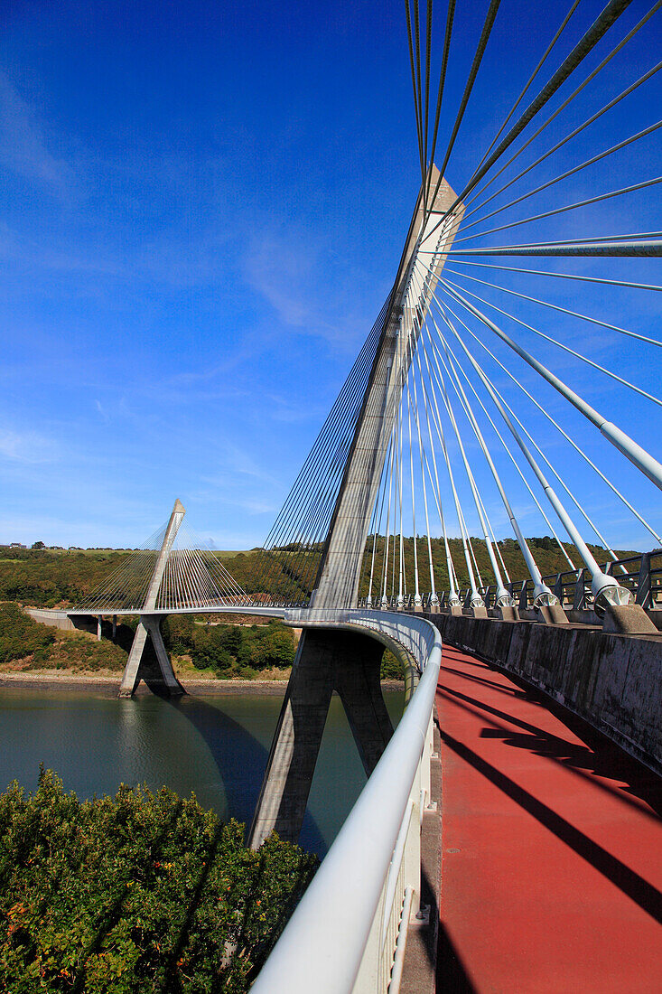 Frankreich,Brittany,Finistere department (29),Plougastel peninsula,Terenez bridge on aulne river (between Argol and Rosnoen)