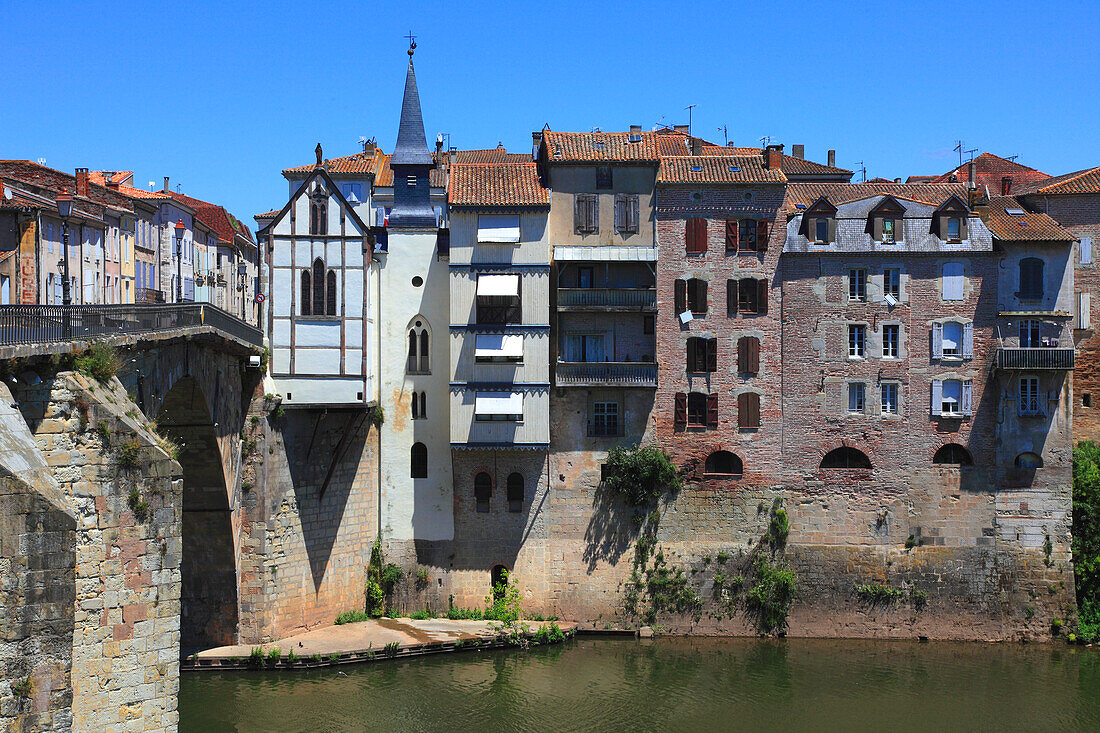 France,Nouvelle Aquitaine,Lot et Garonne department (47),Villeneuve sur Lot,old city and Lot river