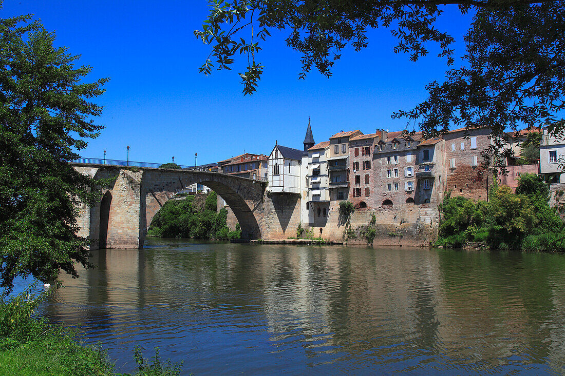 France,Nouvelle Aquitaine,Lot et Garonne department (47),Villeneuve sur Lot,old city and Lot river