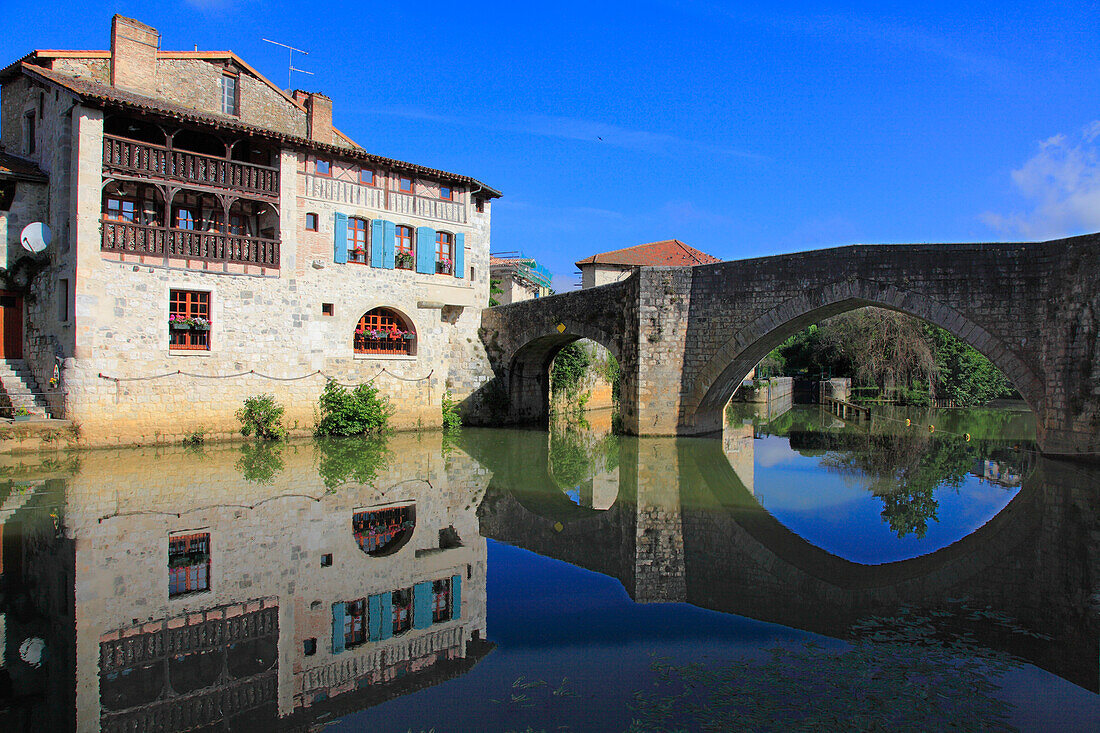 France,Nouvelle Aquitaine,Lot et Garonne department (47),Nerac,old bridge and Baise river