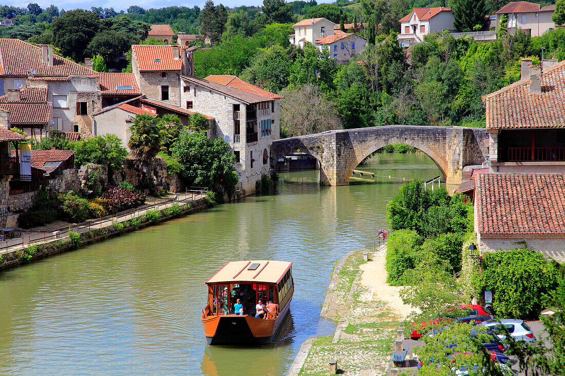 France,Nouvelle Aquitaine,Lot et Garonne department (47),Nerac,old bridge and Baise river