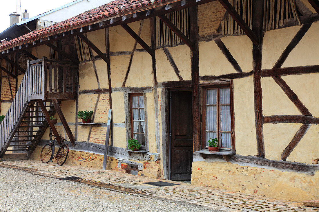 Frankreich,Burgund Franche Comte,Saone et Loire department (71),Louhans area,Romenay,Champ bressan farm