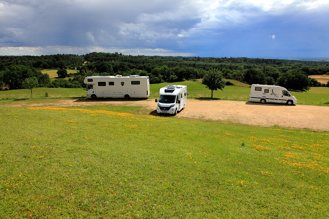 Frankreich,Nouvelle Aquitaine,Dordogne department (24),Biron,Wohnmobilstellplatz