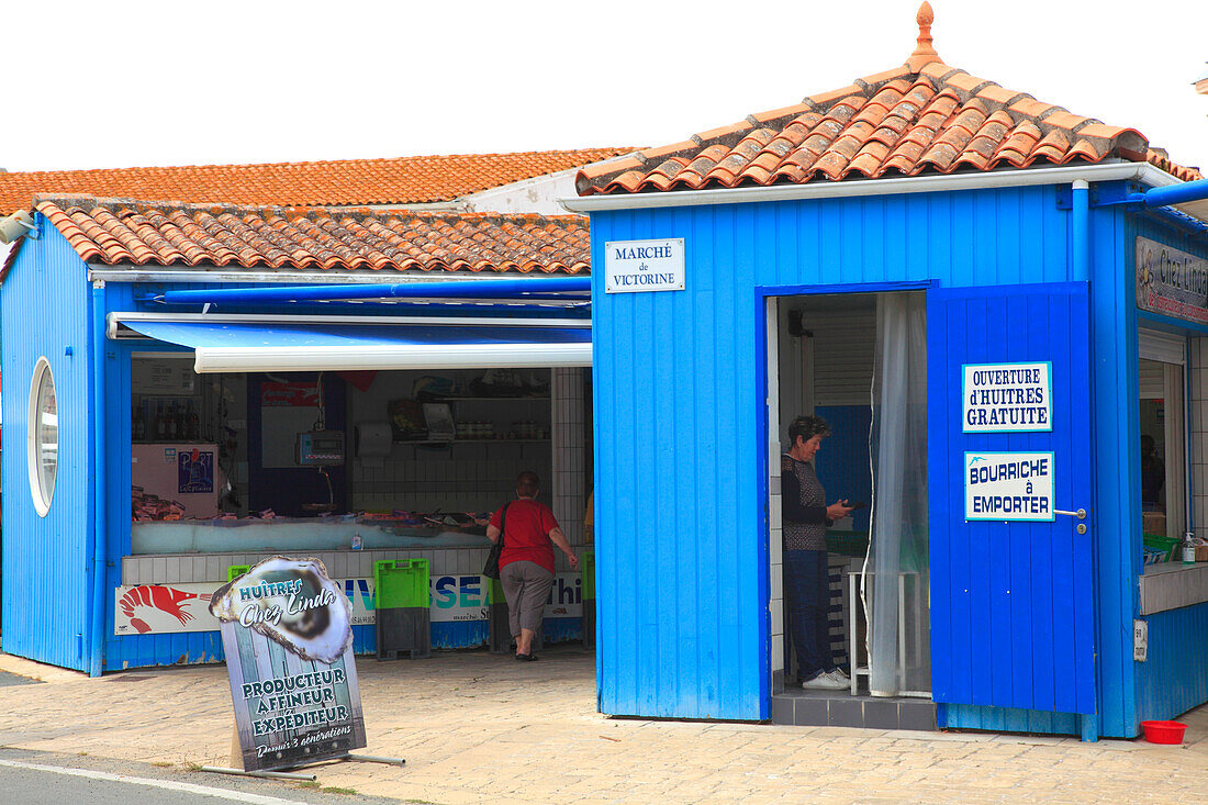 France,Nouvelle Aquitaine,Charente Maritime (17),Oleron island,Saint Pierre d'Oleron,la Cotiniere fishing harbour,Victorine market