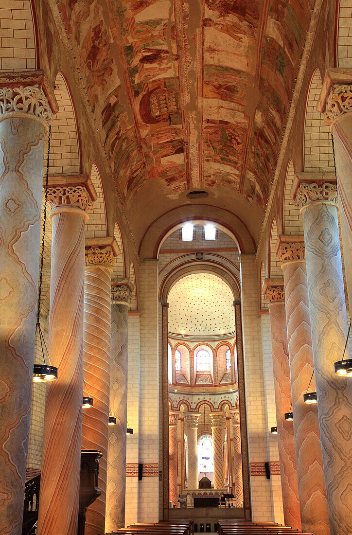 Frankreich,Nouvelle Aquitaine,Vienne department,Saint Savin abbey (Unesco worl heritage)