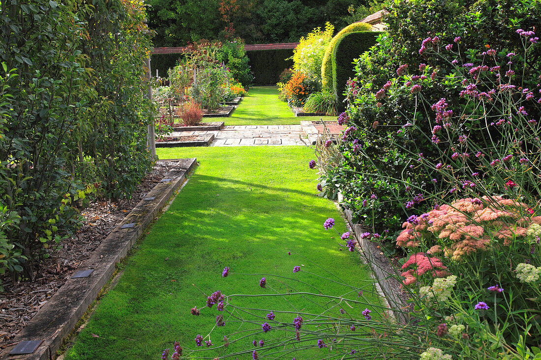 France,Centre Val de Loire,Cher department,Jalognes,Pesselieres garden and castle