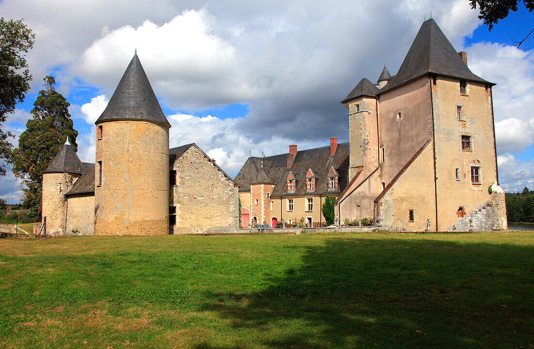 Frankreich,Centre Val de Loire,Cher department,La Chapelle d'Angillon,das Schloss