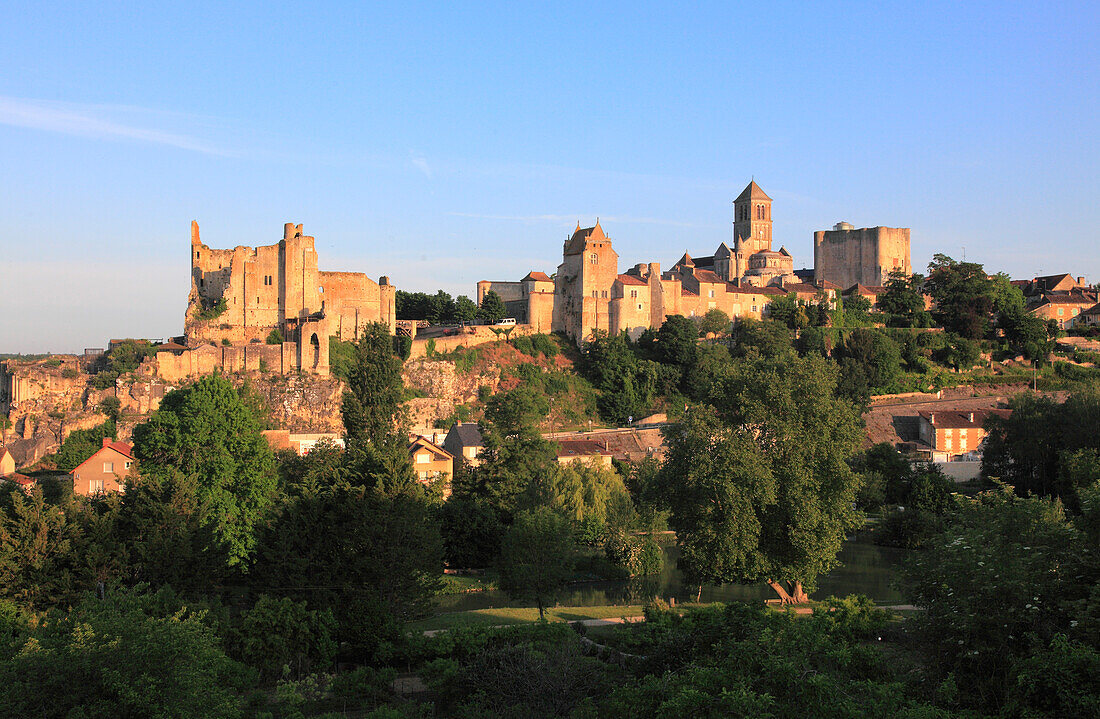 Frankreich,Nouvelle Aquitaine,Vienne department,Chauvigny,mittelalterliche Stadt