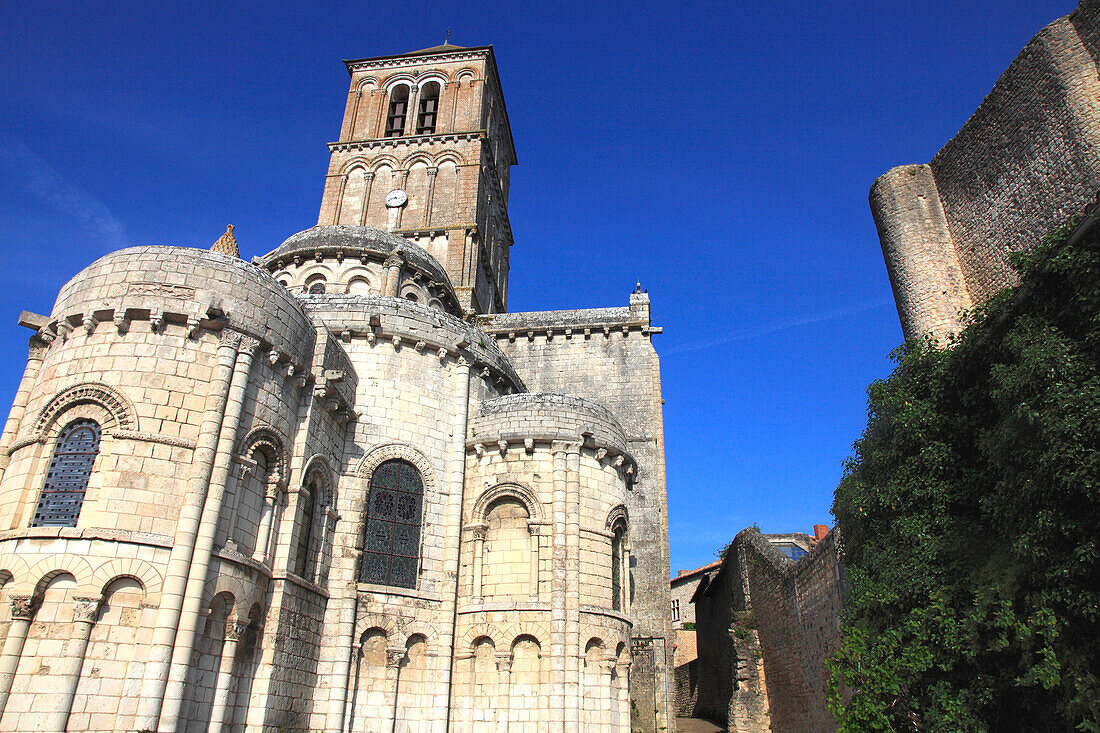 Frankreich,Nouvelle Aquitaine,Vienne department,Chauvigny,mittelalterliche Stadt,Saint Pierre collegiate church