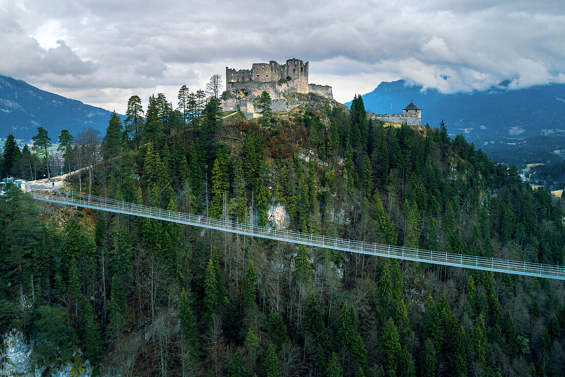 Europa,Österreich,Reutte,Highline 179 und Schloss Ehrenburg