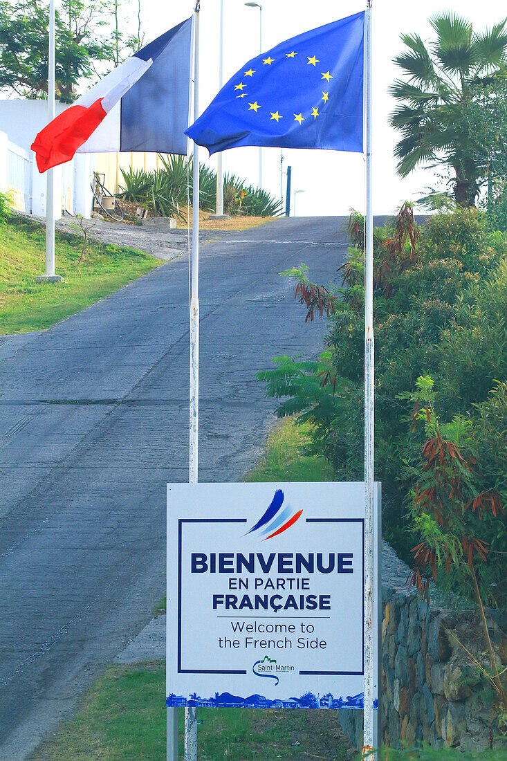 Karibik,Sint Maarten,Grenze zwischen dem französischen Teil und dem niederländischen Teil der Insel