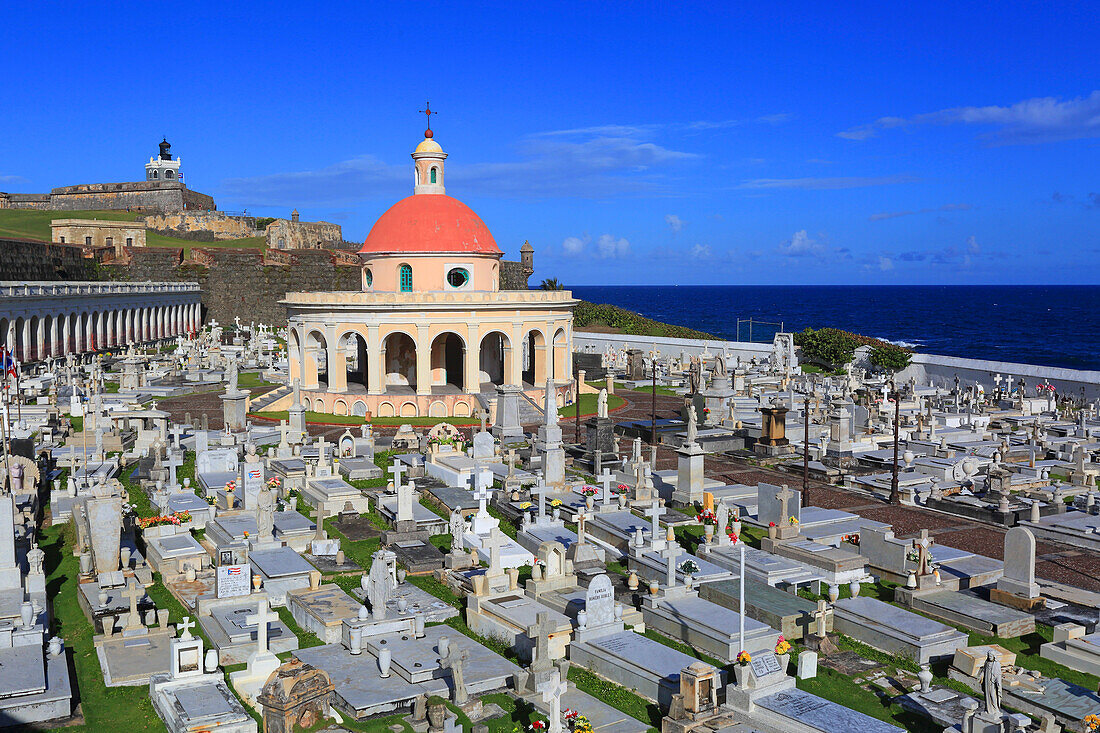 Usa,Porto Rico,San Juan. Santa Maria Magdalena Cemetery. El Morro Fortress