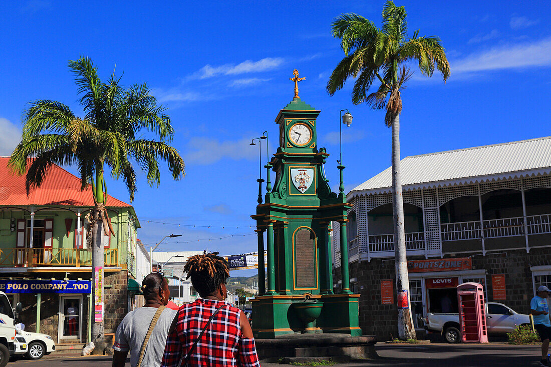 Britisch-Westindien, St. Kitts und Nevis, St. Kitts. Basseterre. Hauptplatz genannt The Circus mit Uhr