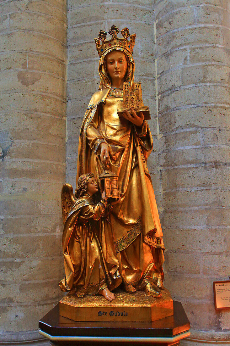 Europa,Belgien,Brüssel. Kathedrale Saint-Michel und Gudule. Statue des Heiligen Gudule