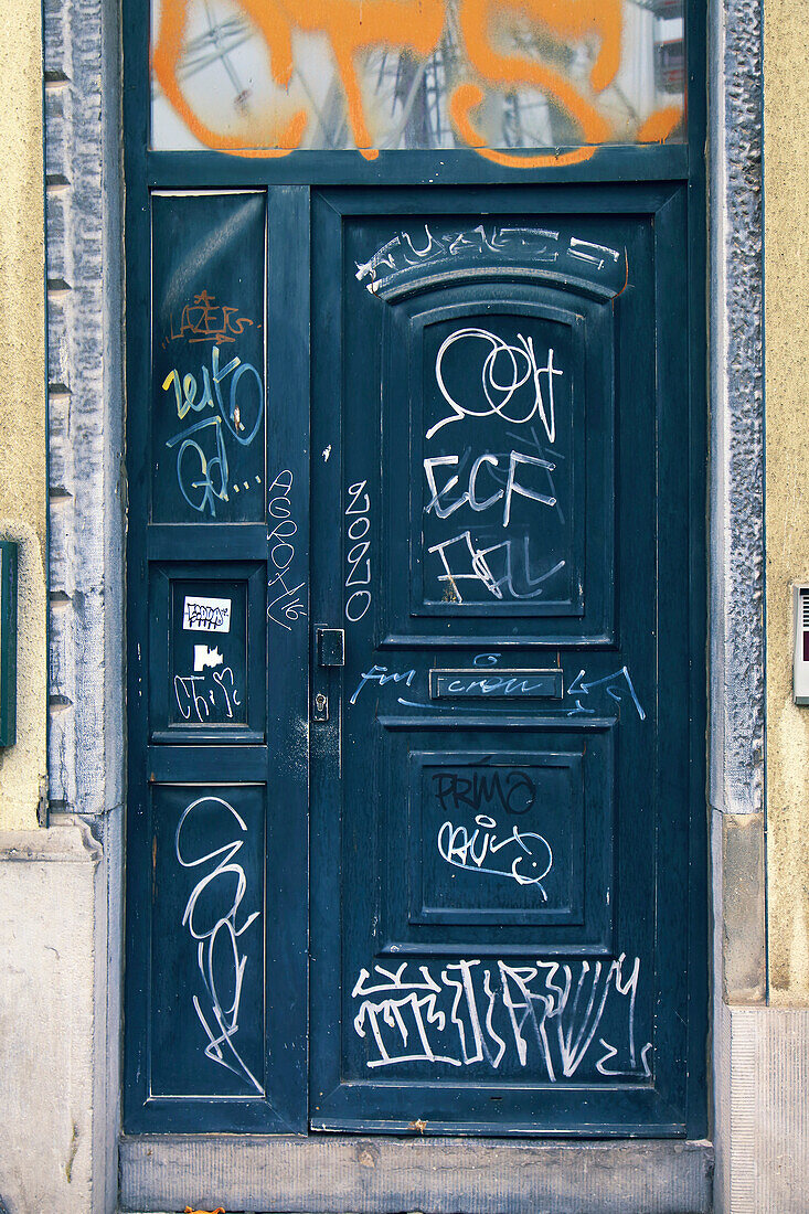 Europe,Belgium,Brussels,dirty door