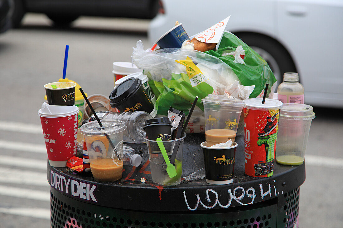 Mülleimer, Plastikbehälter Abfall. Miami. Florida