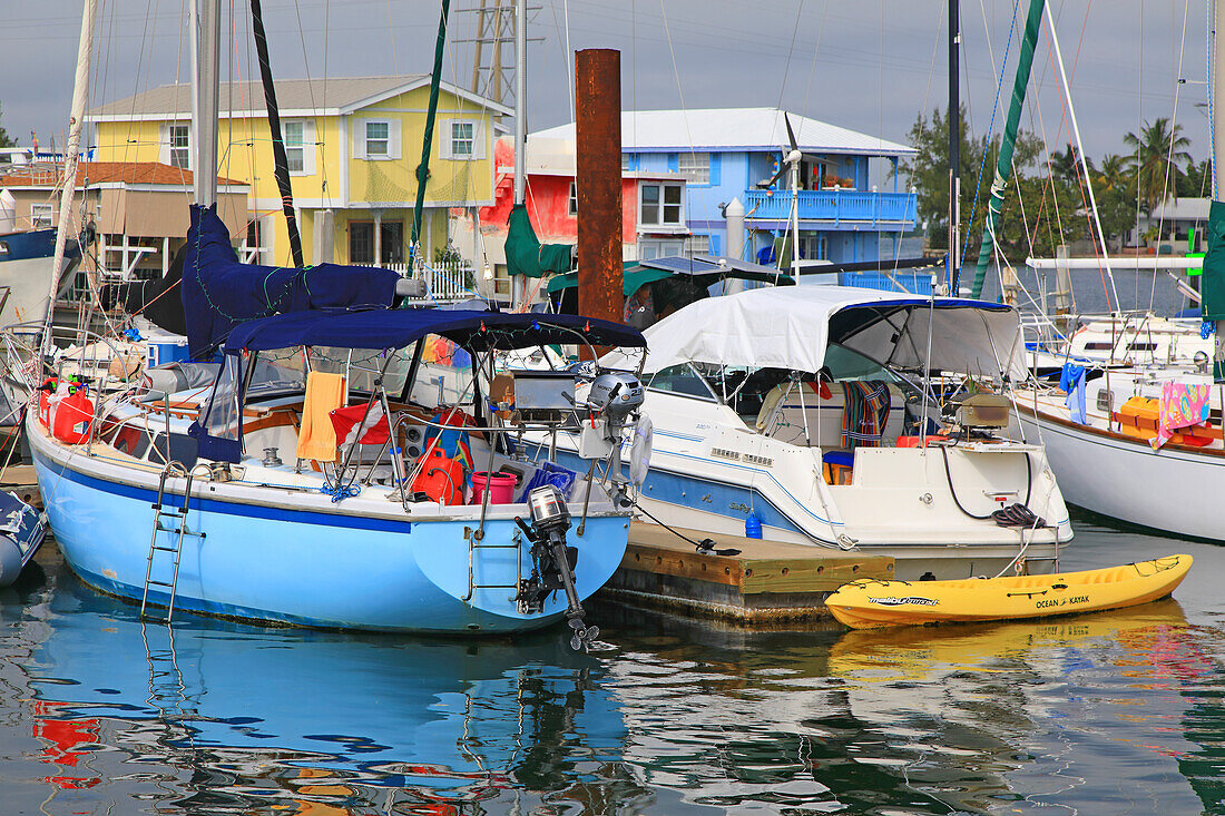 USA, Florida. Key West, Yachthafen und schwimmende Häuser