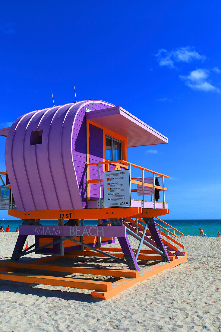 USA,Florida,Miami. Miami Beach,farbige Rettungsschwimmer-Hütte