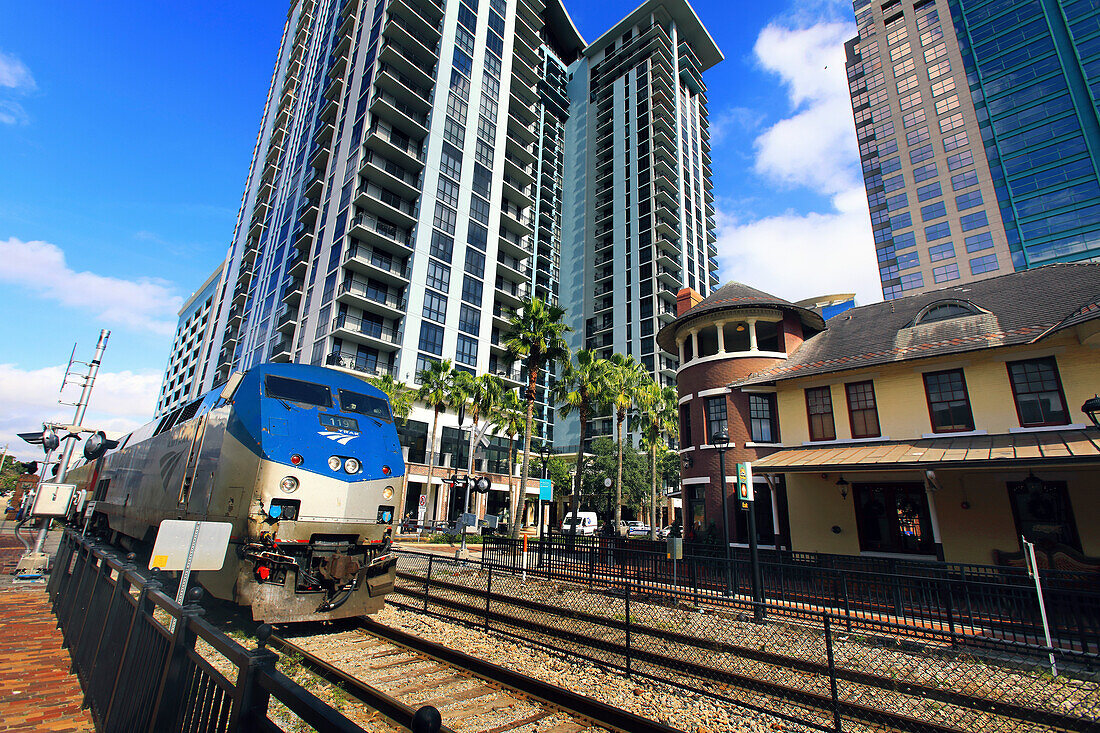 Usa,Floride,Orlando. Railway Station. Amtrak train