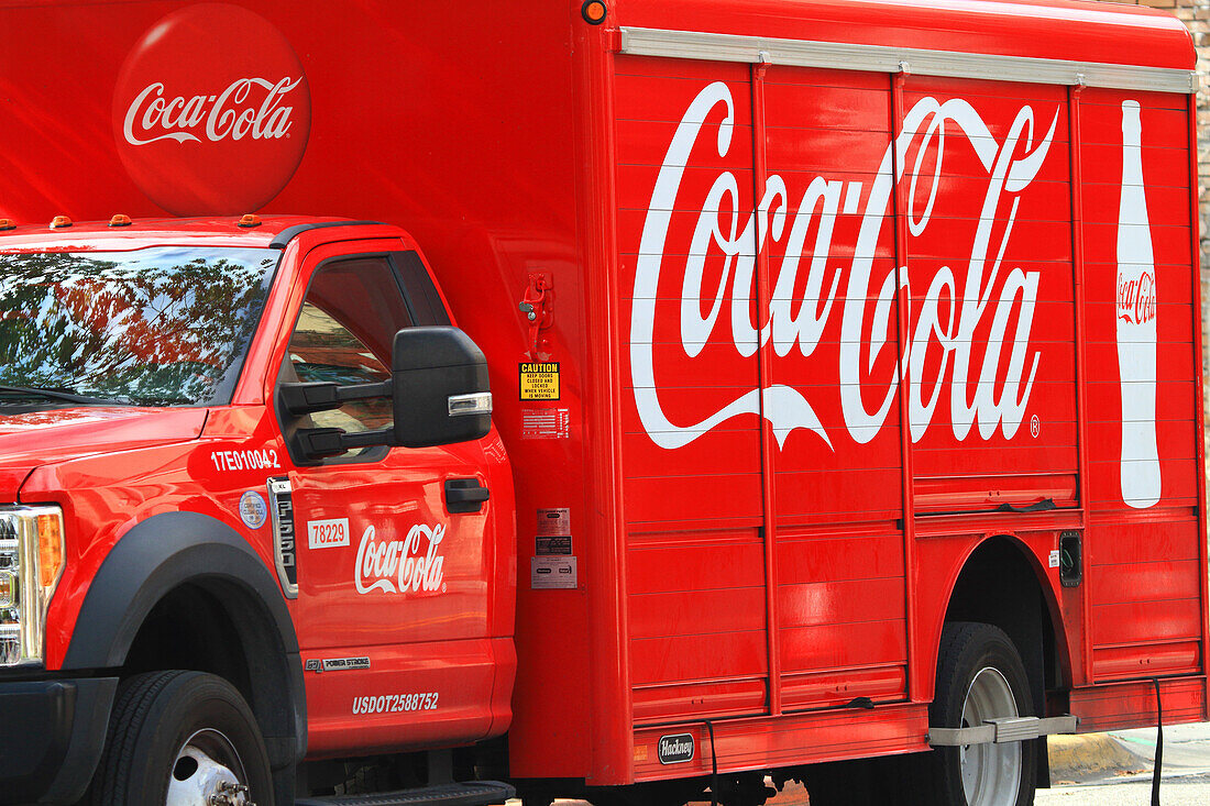 USA, Florida, Orlando. Coca-Cola-LKW