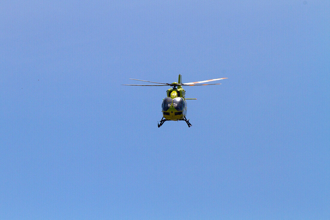 Hubschrauber SAMU 80 im Flug