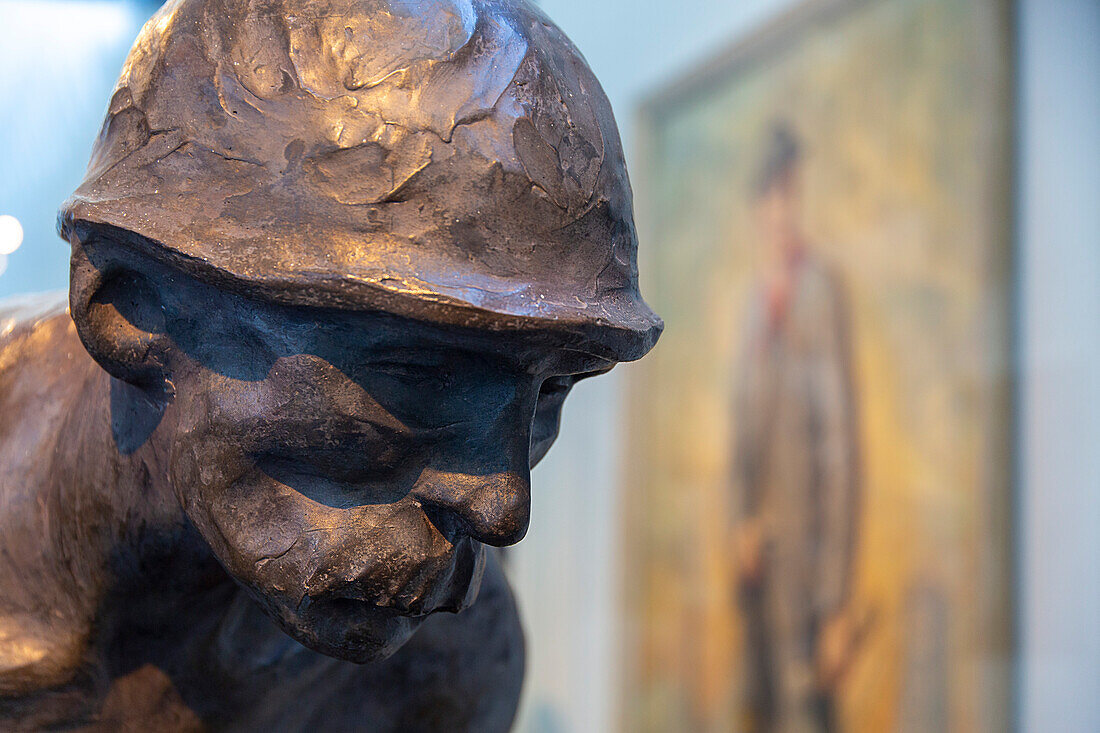 Europa,Belgien,Charleroi. Marcinelle,Le Bois du Casier. Statue eines Bergmanns