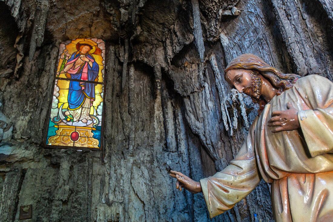 Europa,Belgien,Crupet Condroz. Die Höhle des Teufels