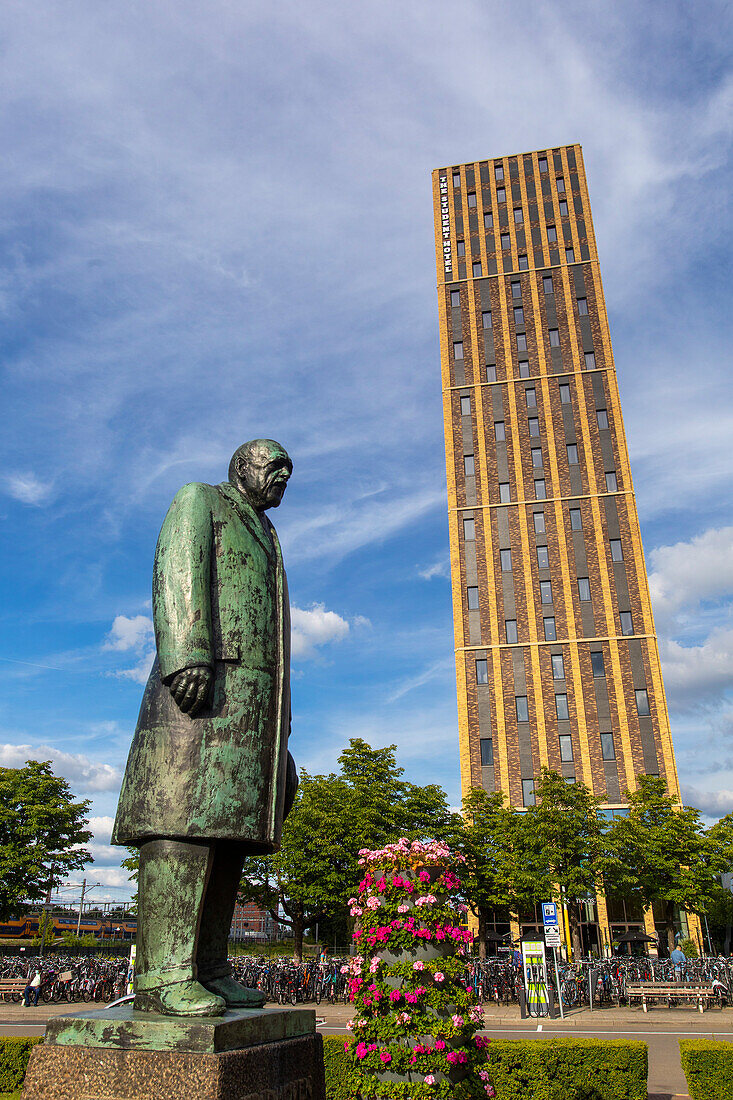 Europe,Nederlands. Eindhoven. The Student Hotel. Railway station. Anton Philips statue