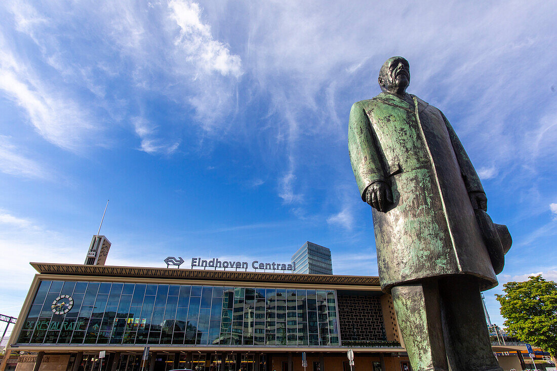 Europe,Nederlands. Eindhoven. Railway station. Anton Philips statue