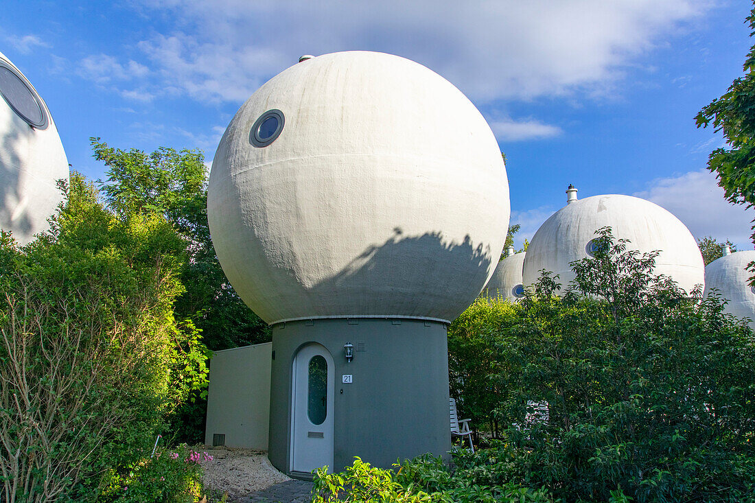 Europa,Niederlande. Bolwoningen Buble-Haus