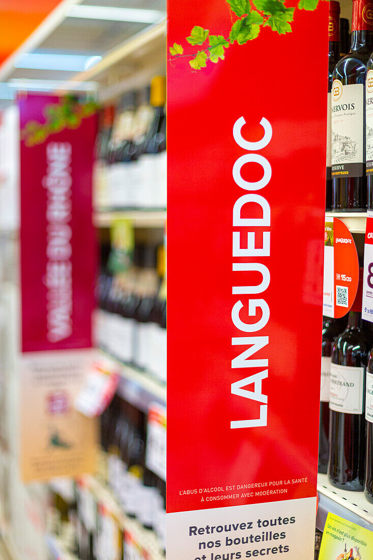 Languedoc-Weine in einem Supermarkt