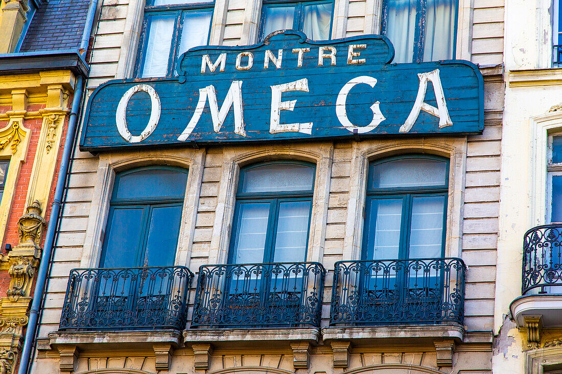 Frankreich,Hauts de France,Lille,alte Werbung für Omega Uhren