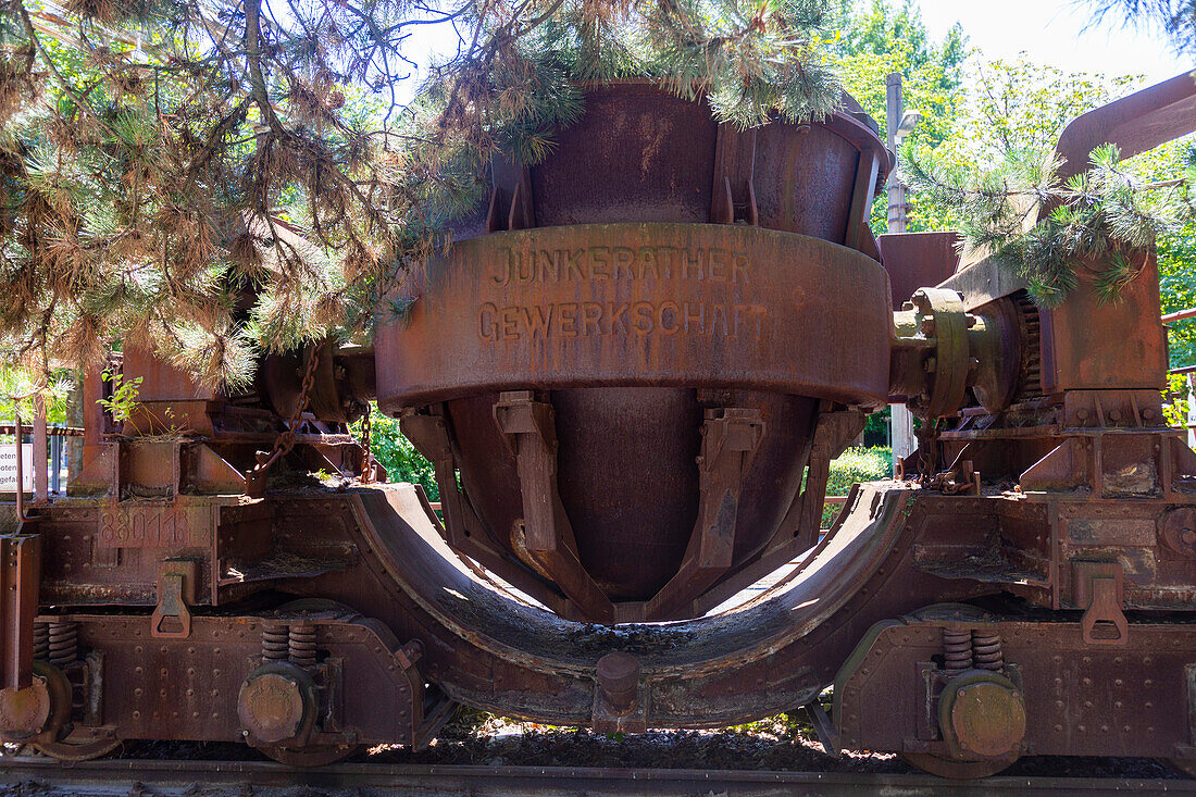 Europa,Deutschland. Nordrhein-Westfalen. Duisburg. Landschaftspark Duisburg-Nord: Landschaftspark Duisburg-Nord,gebaut auf einer Industriebrache im Stadtteil Meiderich-Beeck