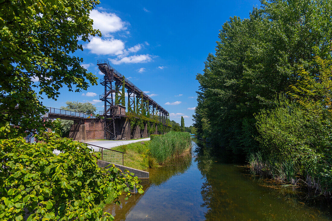 Europa,Deutschland. Nordrhein-Westfalen. Duisburg. Landschaftspark Duisburg-Nord: Landschaftspark Duisburg-Nord,gebaut auf einer Industriebrache im Stadtteil Meiderich-Beeck