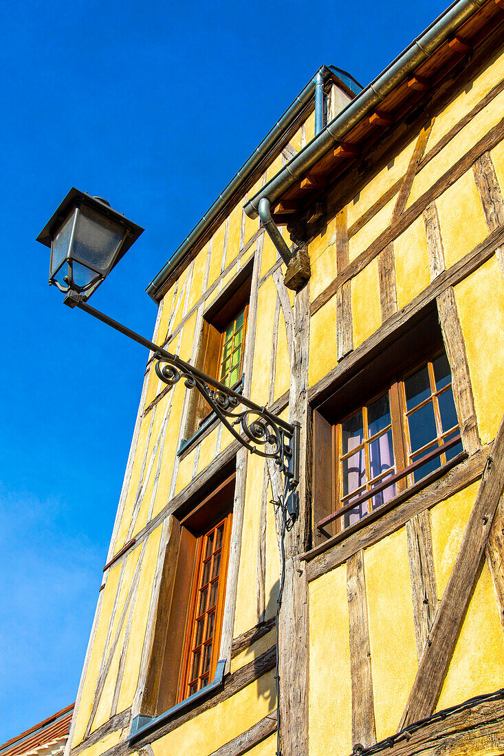 Frankreich,Grand Est,Aube,Troyes. Fassade eines Fachwerkhauses im Stadtzentrum