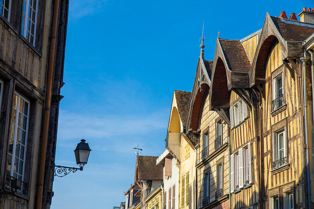 Frankreich,Grand Est,Aube,Troyes. Fassade eines Fachwerkhauses im Stadtzentrum