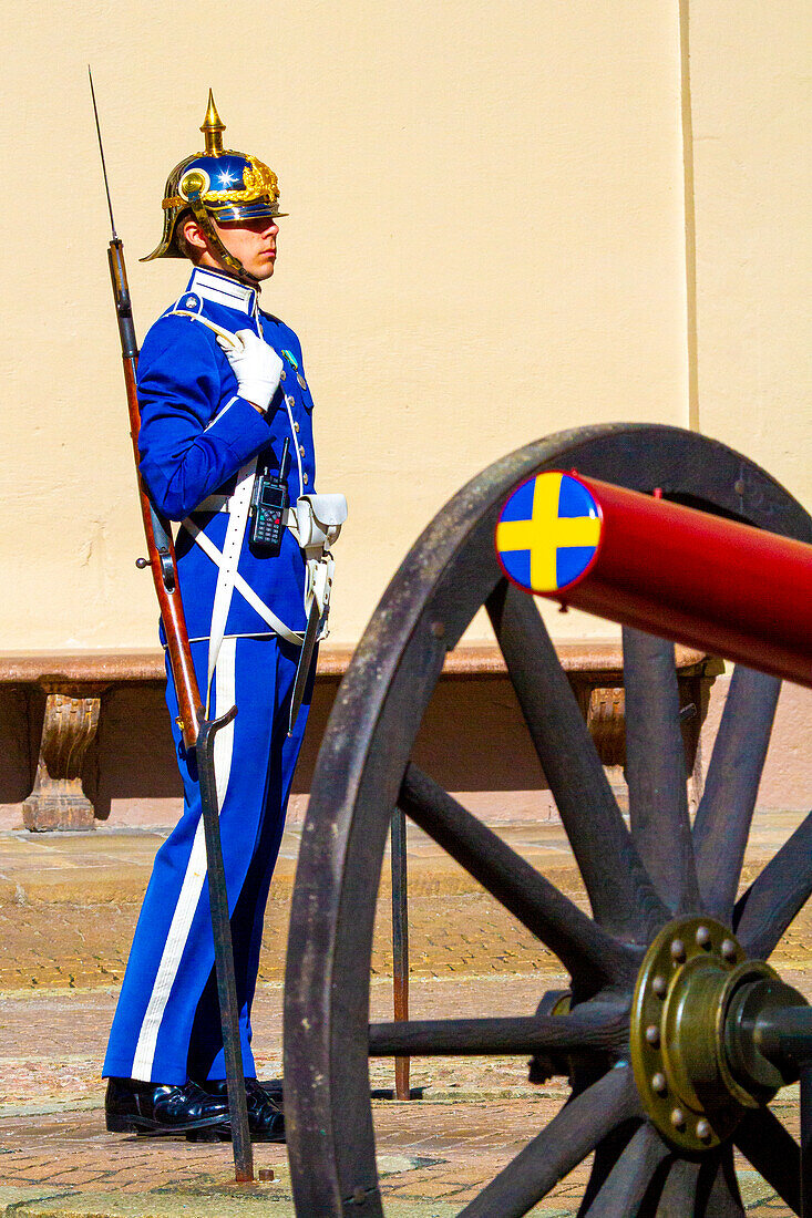 Europa,Skandinavien,Schweden. Stockholm. Stadtteil Gamla Stan. Königlicher Palast. Schwedische Wache in blauer Uniform