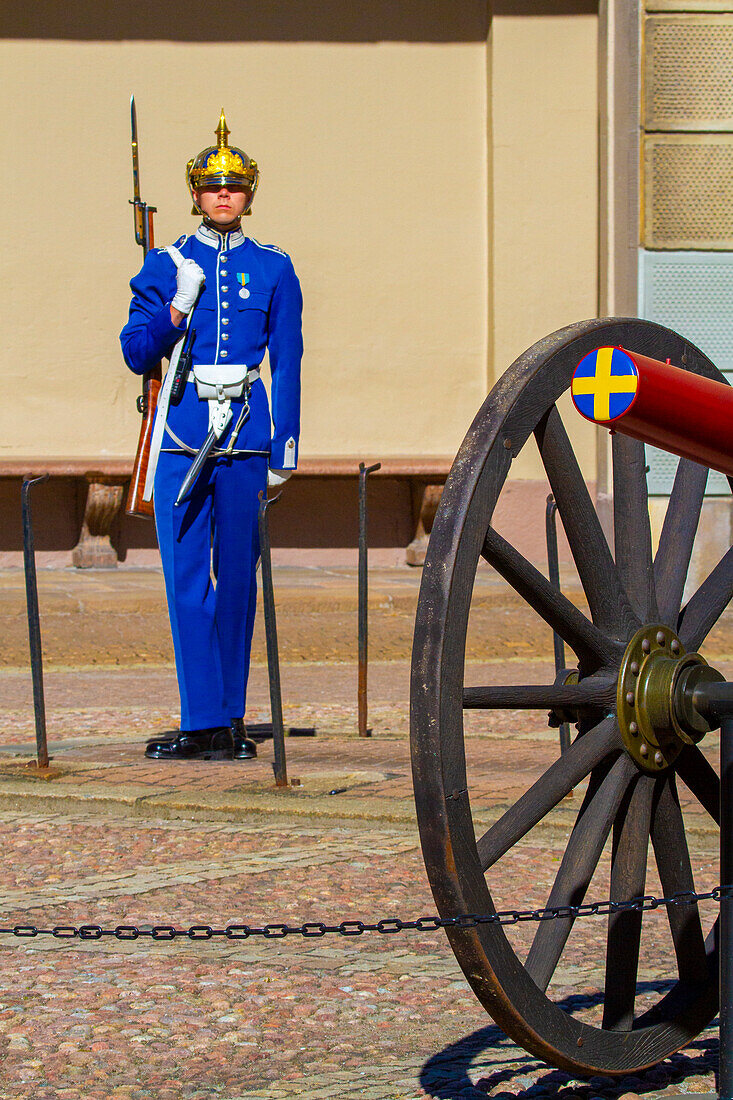 Europa,Skandinavien,Schweden. Stockholm. Stadtteil Gamla Stan. Königlicher Palast. Schwedische Wache in blauer Uniform