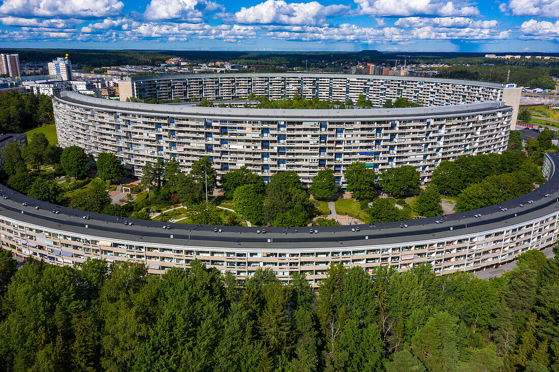 Europa,Skandinavien,Schweden. Stockholm. Kreisförmige Gebäuderiegel im Stadtteil Grindtorp in Aeiby, einem Vorort von Stockholm, arch. HSB