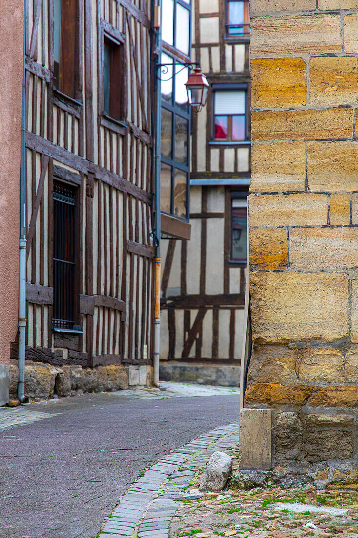 Frankreich,Grand Est,Marne,Châlons-en-Champagne. Fassade eines Fachwerkhauses im Stadtzentrum