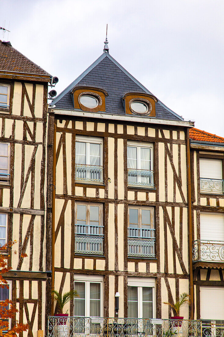 Frankreich,Grand Est,Marne,Châlons-en-Champagne. Fassade eines Fachwerkhauses im Stadtzentrum