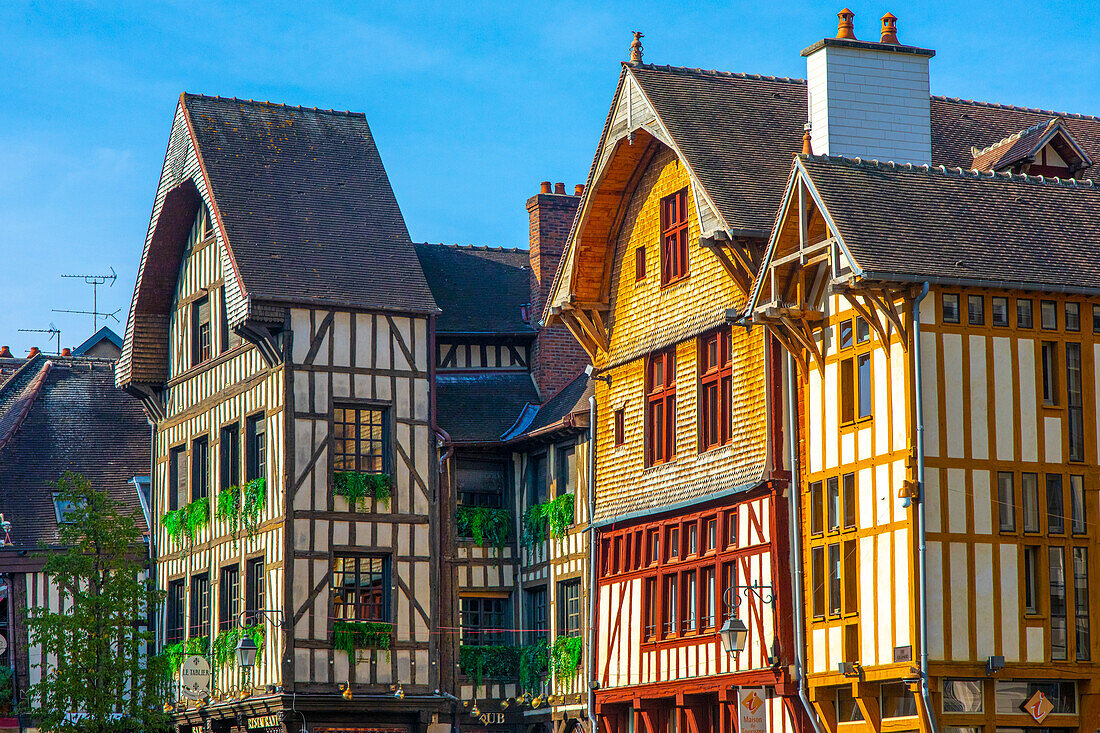 Frankreich,Grand Est,Aube,Troyes. Fassade eines Fachwerkhauses im Stadtzentrum